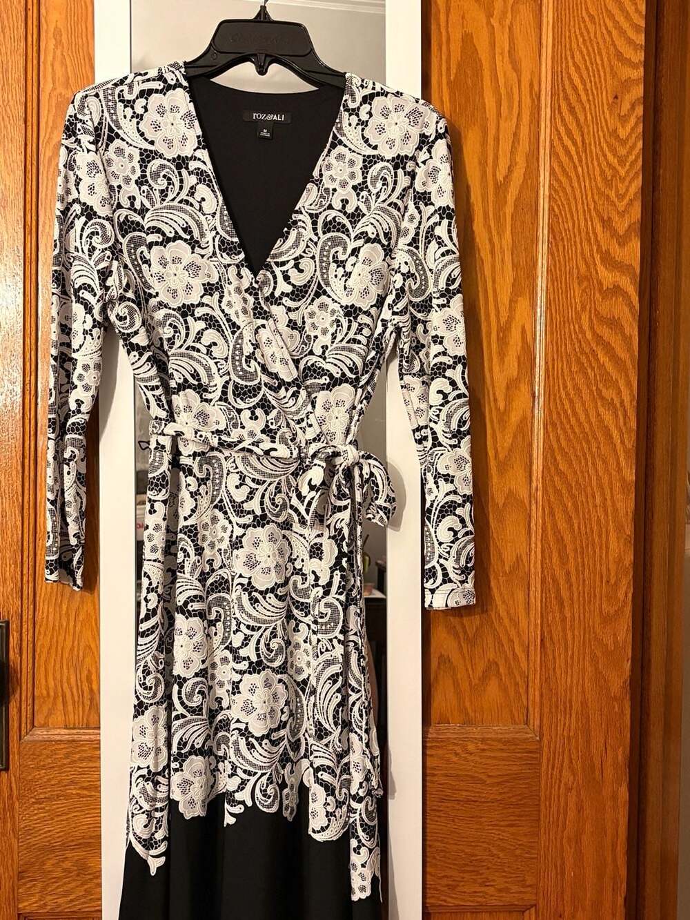 Roz & Ali Black and White Floral Lace Print Long Sleeve Wrap Dress Medium